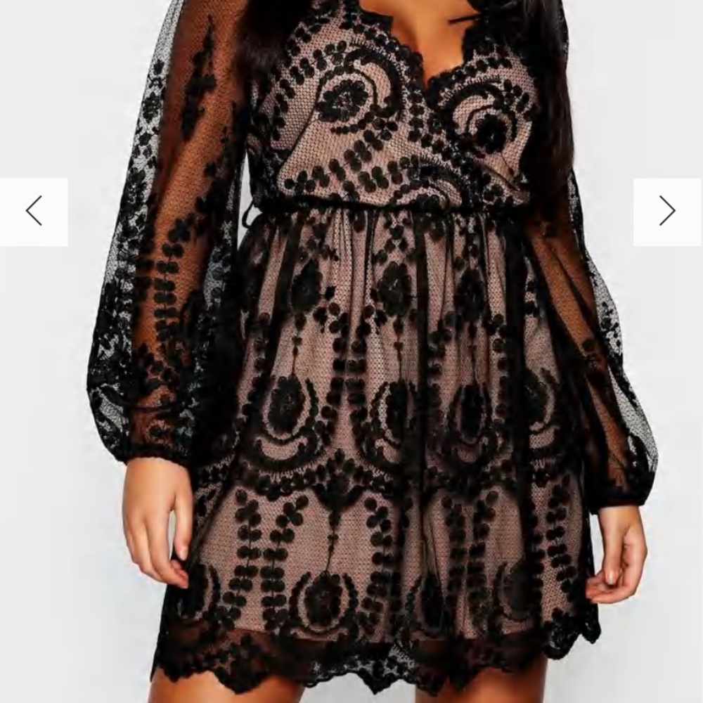Boohoo PLUS LACE PLUNGE SKATER DRESS